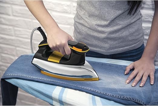 Black & Decker - 1200W Heavy Weight Dry Iron Black/Gold - Image 4