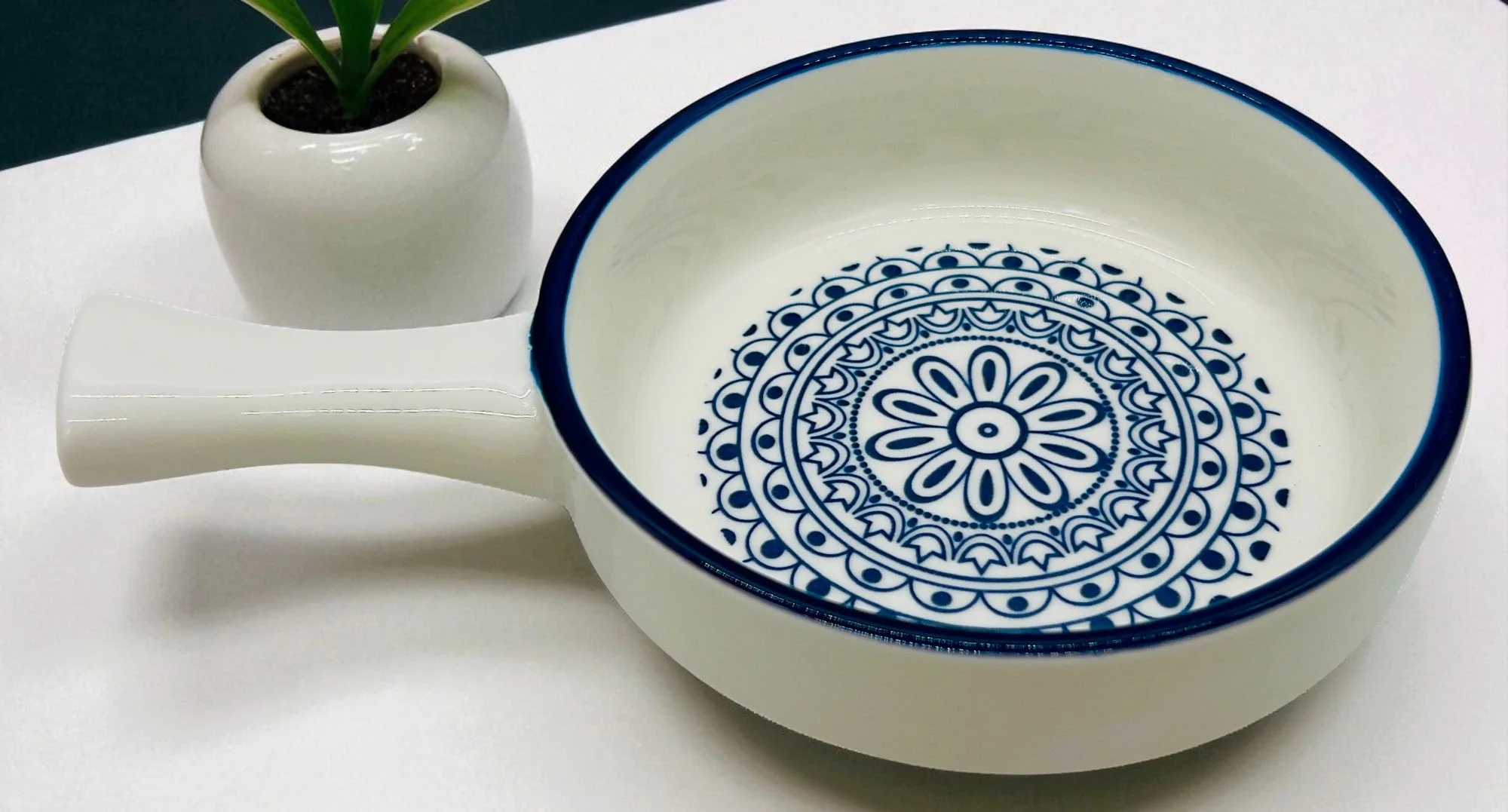 Che Brucia Ceramic Round Pan 8.5" x 6", Blue Floral Pattern
