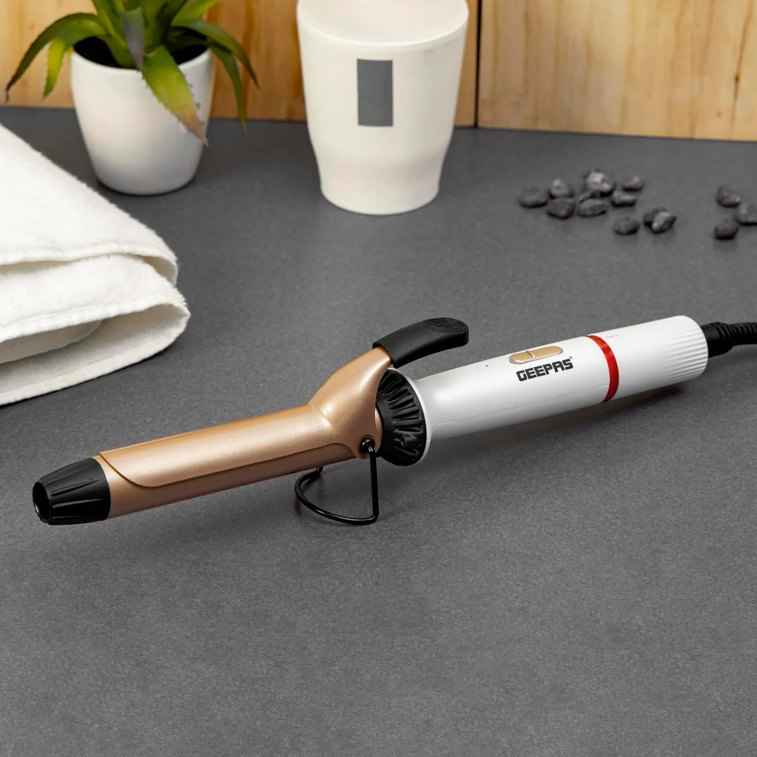 Geepas Portable Instant Pro Curling Iron with Titanium Barrel Coating, Auto-Shut Off 30-minutes Timer & 5-level Auto Shut Off -GHC86011 - Image 2