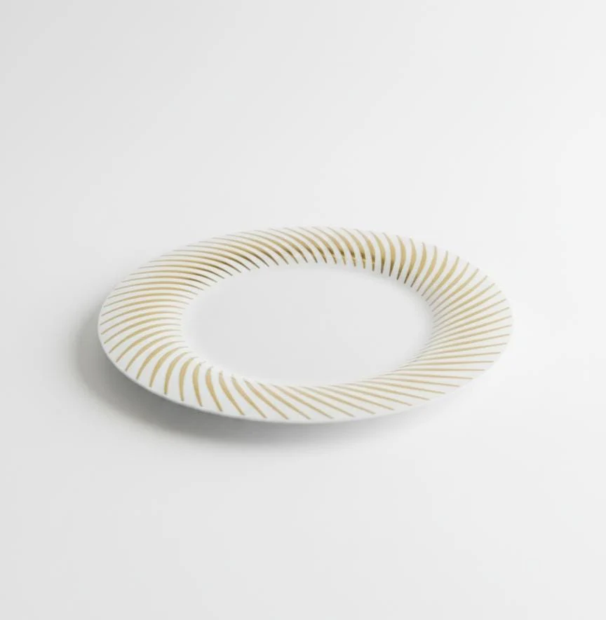 Rosymoment Premium 7.5" Heavyweight Disposable Plastic Plates – Golden Unique Border, 24g, Set of 10 Elegant Party Plates - Image 2