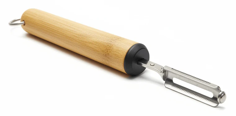 Shengya Classic Stainless Steel Vegetable Peeler with Wooden Handle – Smooth Grip Kitchen Essential (22 cm)
